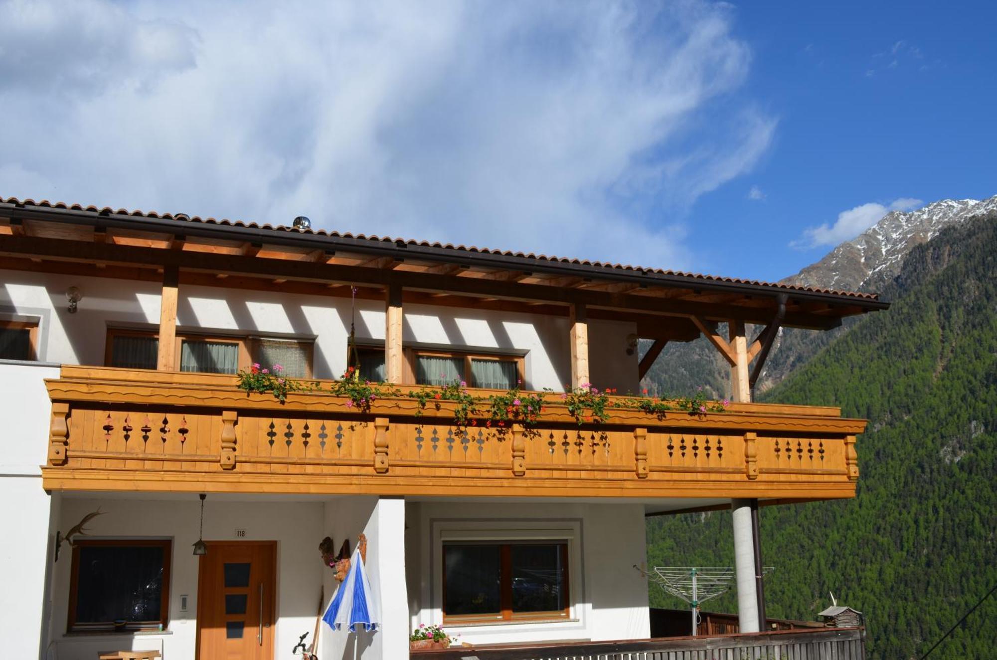Alpenblick Lodge Tscholl Martello Exterior photo
